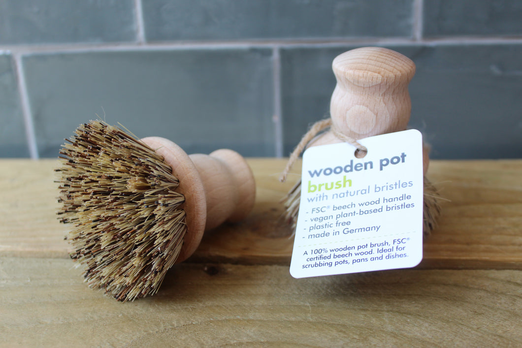 Wooden pot brush