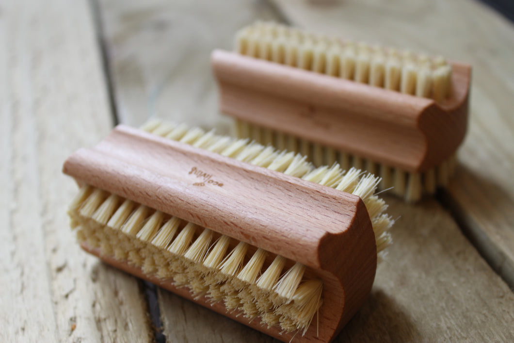 Natural nail brush